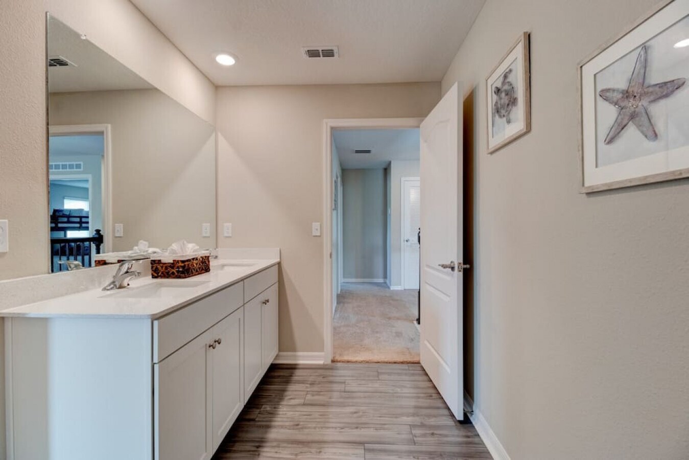 Connecting bathroom with double sinks. - 509 Falcon Ridge Rd