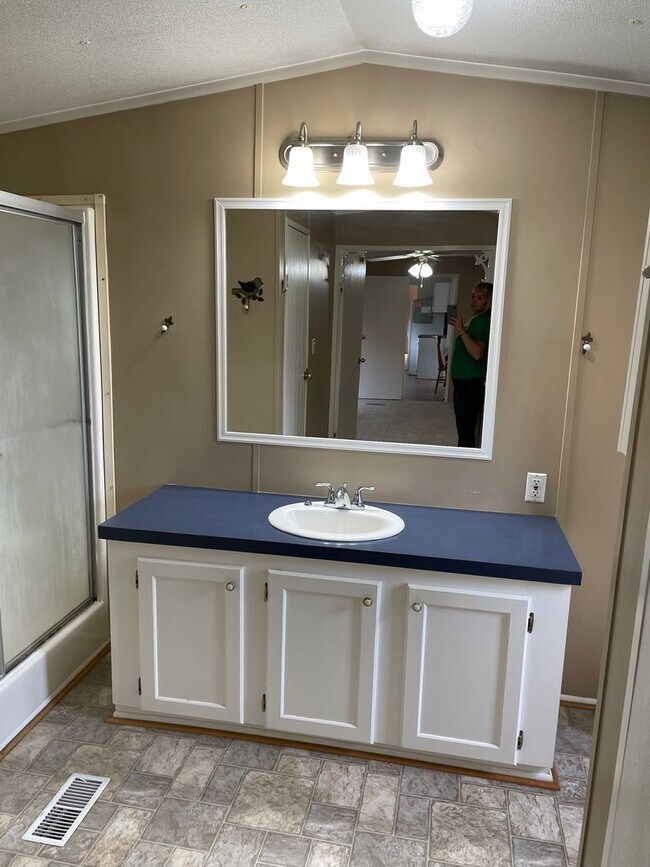 Building Photo - 2 bed, 2 bath mobile home located in the Denton area!