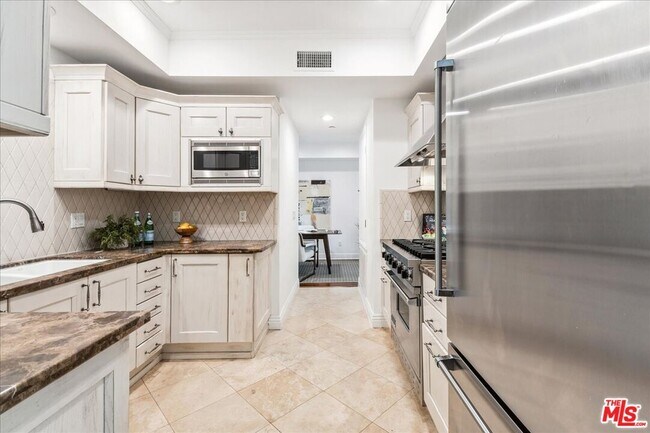 Building Photo - 261 S Reeves Dr