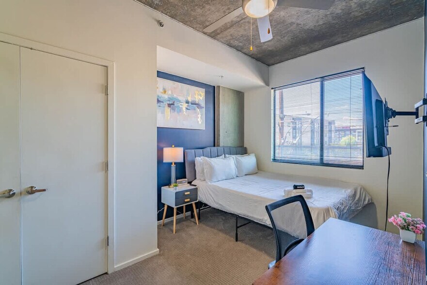 Building Photo - 333 E Roosevelt St