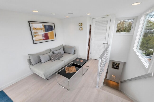 Building Photo - 54 Bay View Dr E