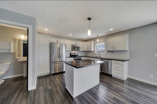 Building Photo - 7339 Yankee Woods Dr