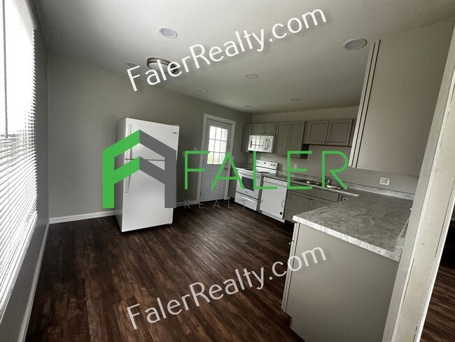 Building Photo - Beautifully Remodeled Home - Available NOW!