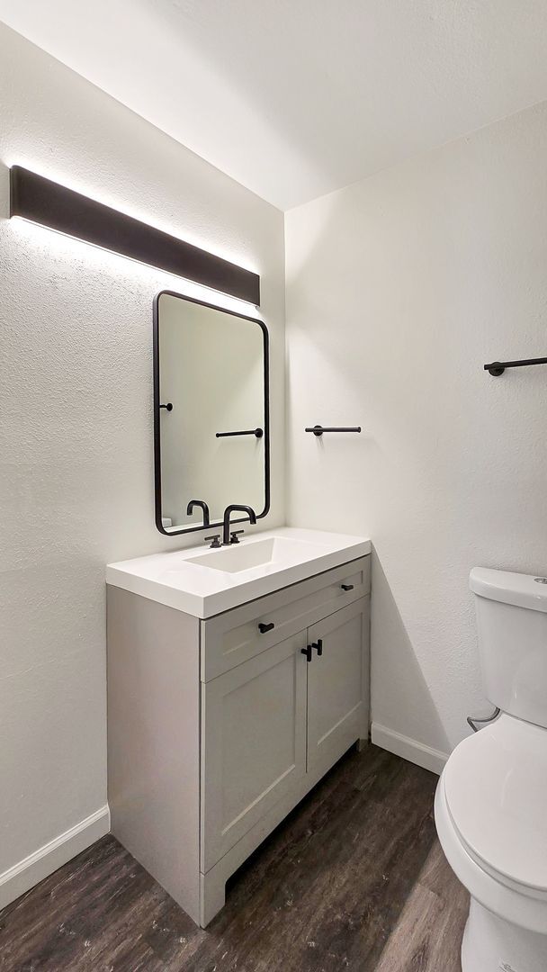 Building Photo - Pleasant 2b/2ba Condo in Wonderful South S...