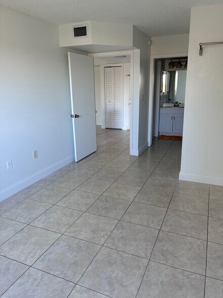 Building Photo - 15221 SW 80th St