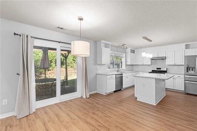 Building Photo - 13030 Carriage Park Ln