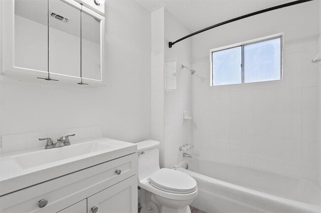 Building Photo - 703 Huntingdon Pl