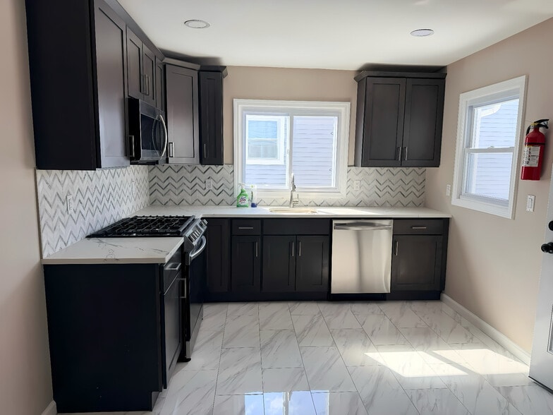 Building Photo - 35 Watson Ave