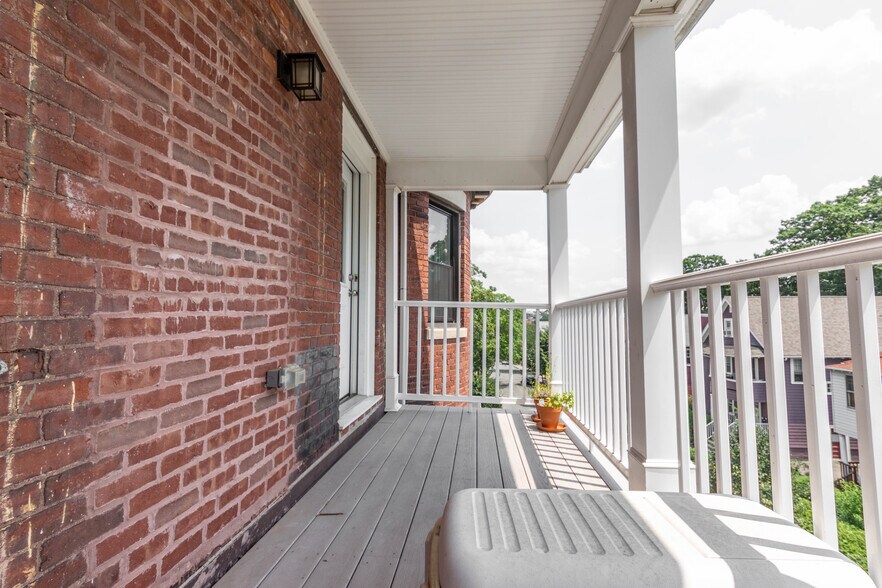 Building Photo - 26 Linden St