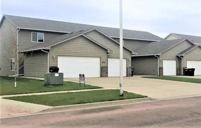 Primary Photo - 3708 W 93rd St