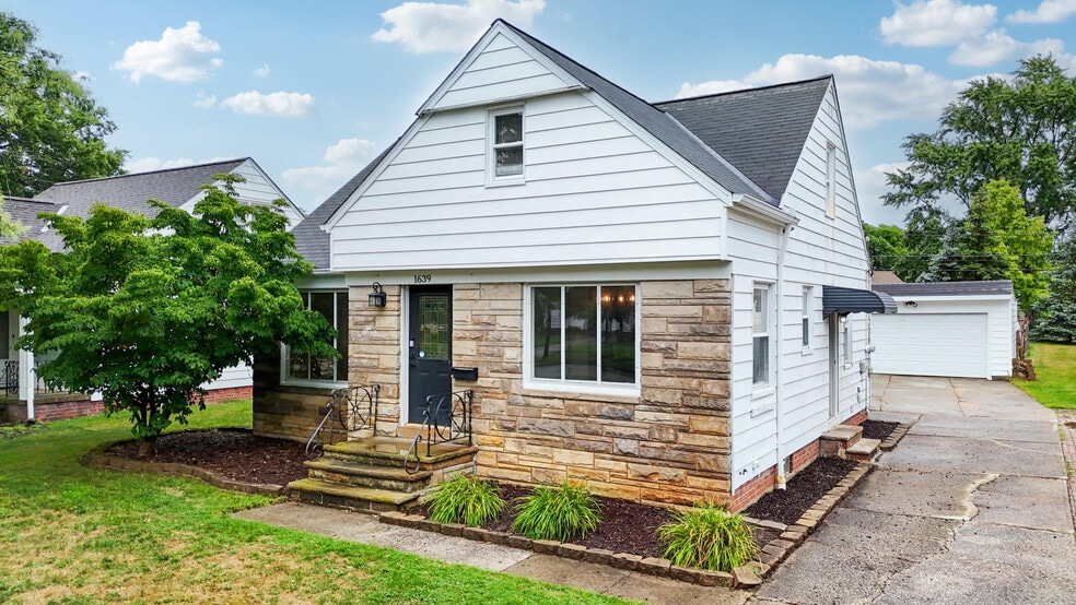 front yard - 1639 Harwich Rd