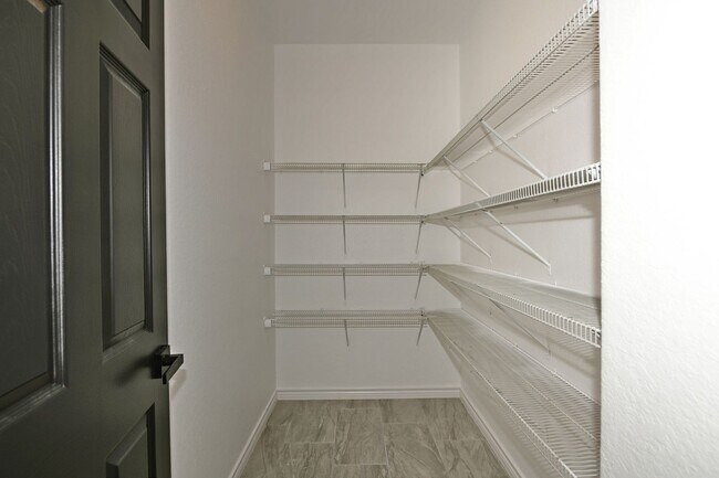 Building Photo - 5 bed | 3 bath | Corner lot | Fully remode...