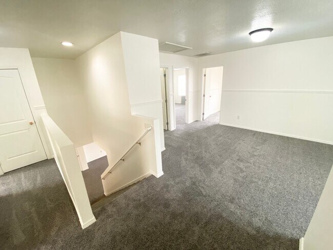 Building Photo - 1243 W 520 S