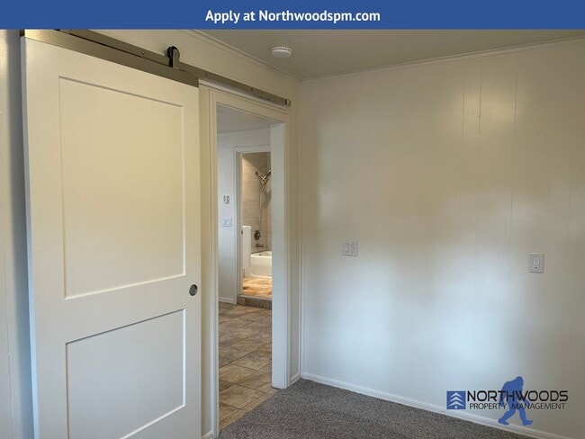 Building Photo - Newly Renovated 2 Bedroom 1 Bath Home Central Point