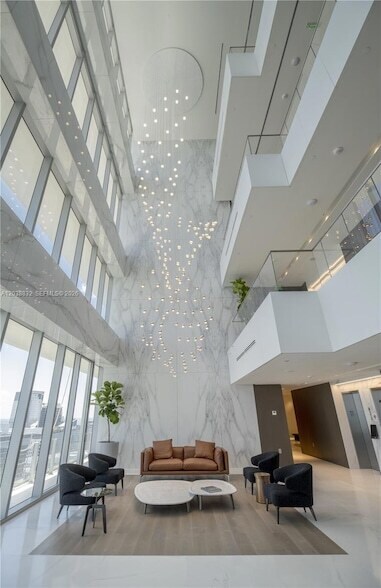 Building Photo - 300 Biscayne Blvd Way