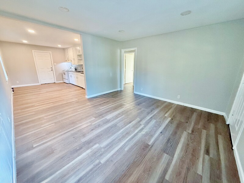 Building Photo - 428 E Elm St