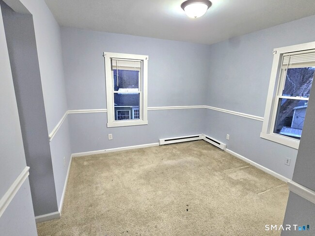 Building Photo - 46 Mountain St