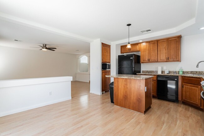 Building Photo - Beautiful Remodeled 3 Bed Home in the SW