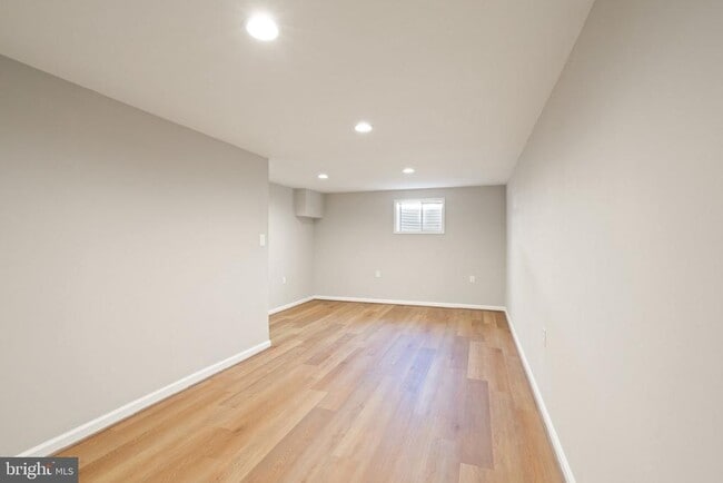 Building Photo - 9356 Birchwood Ct