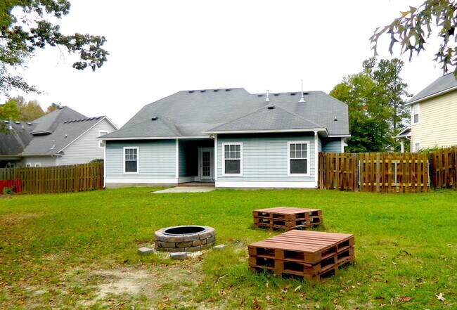 Building Photo - 2052 Magnolia Pkwy