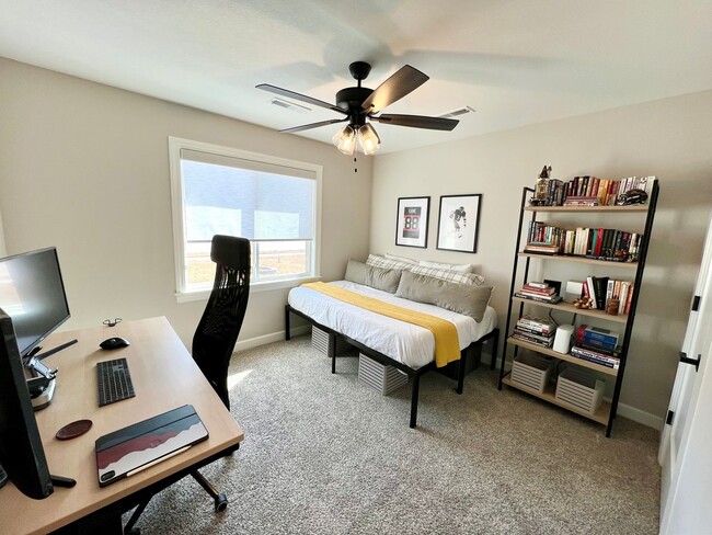 Building Photo - Modern Single-Family Home in Scenic Meadows Neighborhood