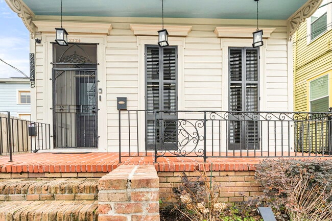 Building Photo - 2324 Ursulines Ave