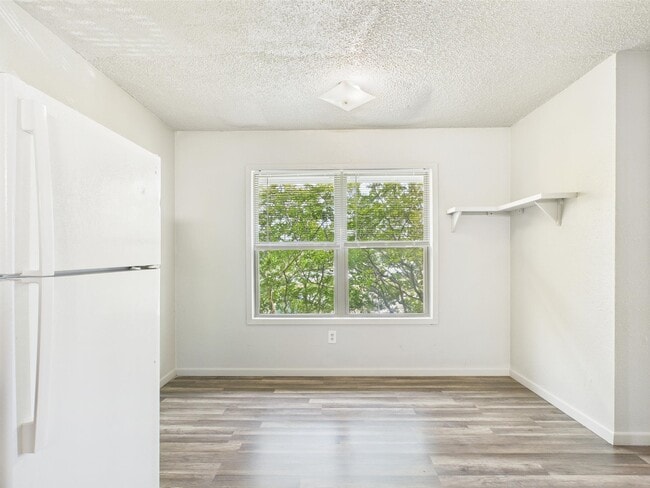 Building Photo - 1616 9th St