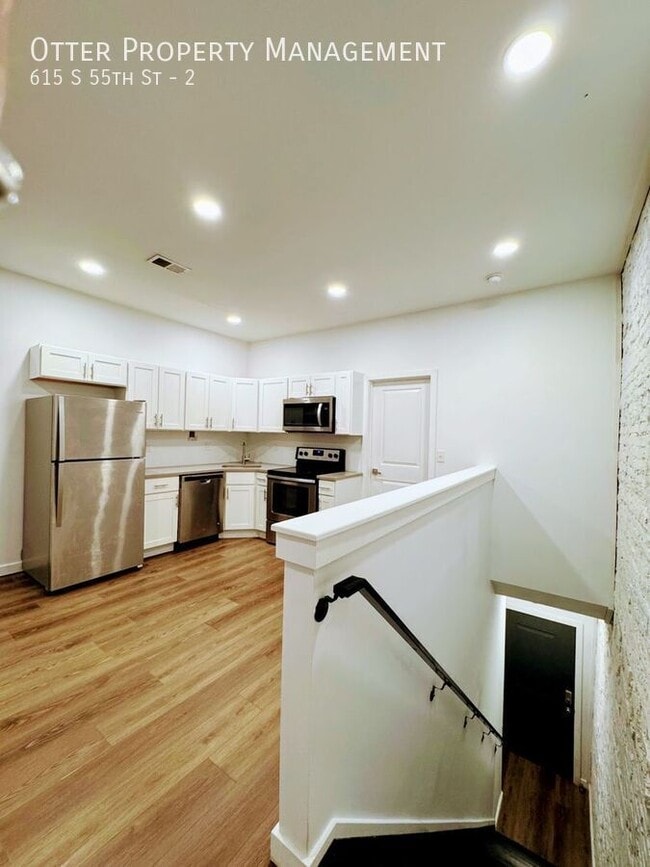 Building Photo - 615 S 55th St