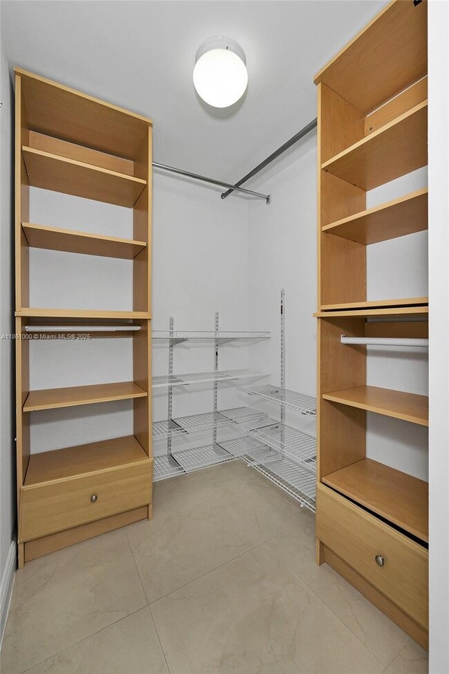 Building Photo - $4,400MONTHLY;19400 TURNBERRY WAY #932 AVE...