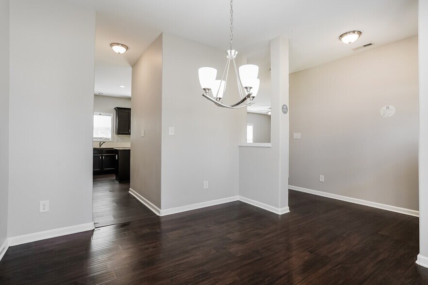Building Photo - 900 Sandyhill Rd