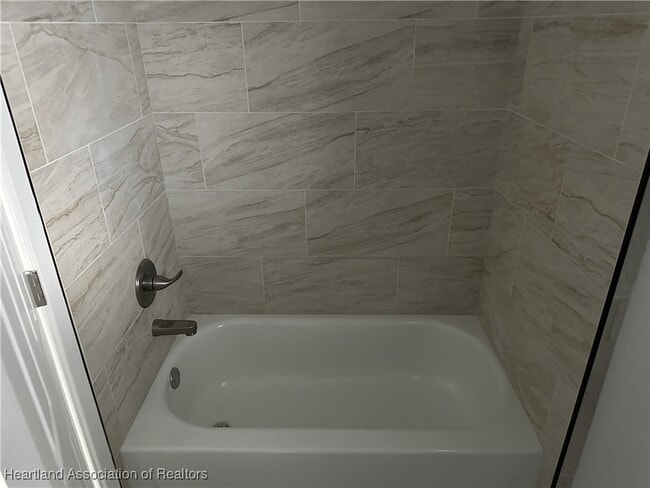 Building Photo - 519 S Pine St