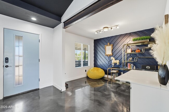 Building Photo - 2812 N 71st Pl