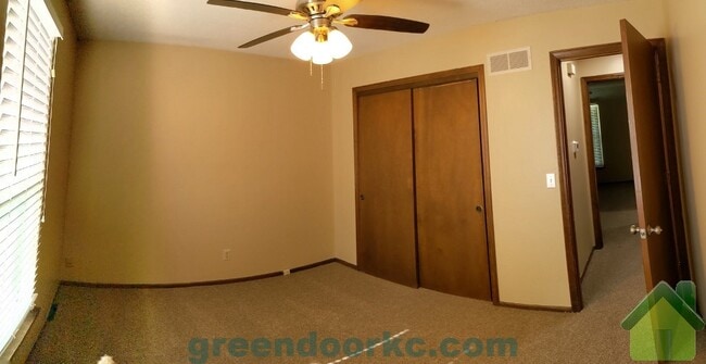 Building Photo - 837 S Lindenwood Dr