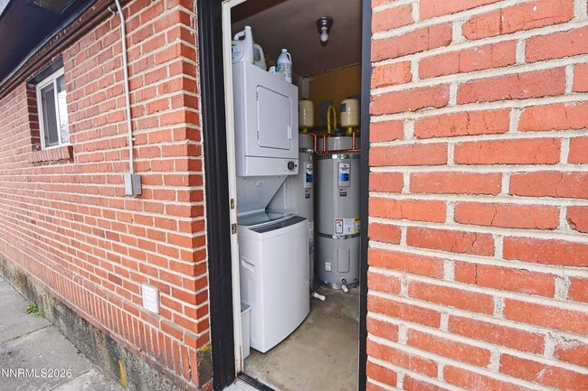 Building Photo - 536 La Rue Ave