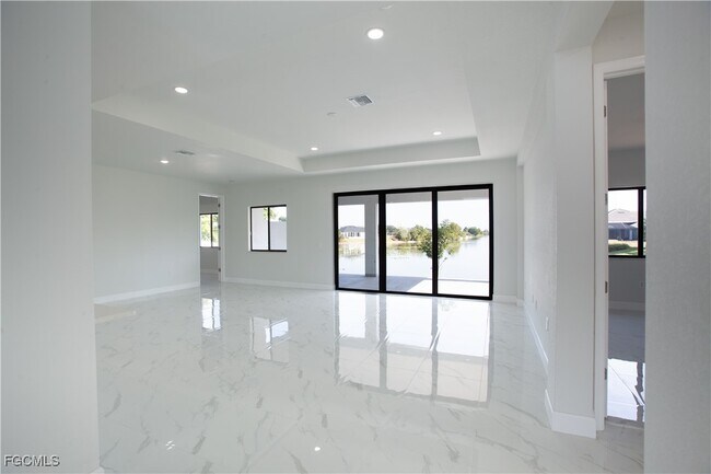 Building Photo - 1227 SE 3rd Ave