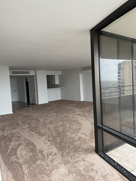 Building Photo - 4337 Marina City Dr