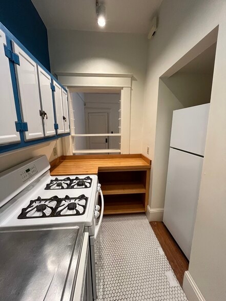 Kitchen with opening to Living - 18 Avery Dr NE