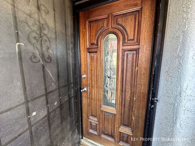 Building Photo - 1405 E Vegas Valley Dr