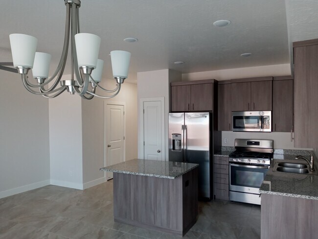 Building Photo - 1005 N Tortoise Rock Dr