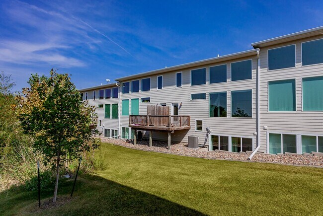 Building Photo - HUGE TOWNHOME!! 2 Bedroom, 3.5 Bathroom Townhome in Grimes!