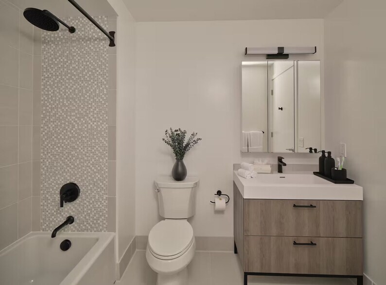 Building Photo - 200 Spring Garden St