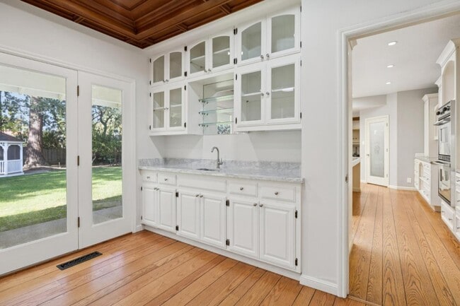 Building Photo - 216 Valparaiso Ave