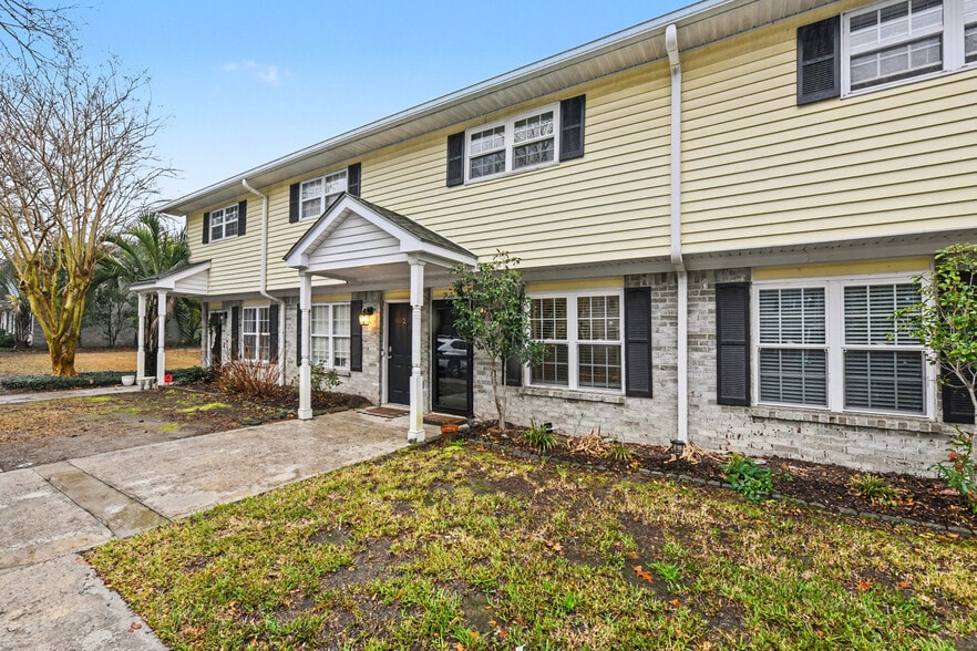 Building Photo - 507 Stinson Dr