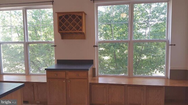 Building Photo - 43155 Huntsman Square