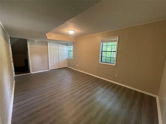 Building Photo - 55 Hunt Ridge Dr
