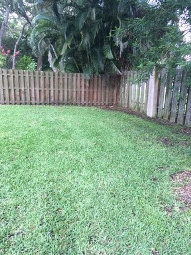 Building Photo - Location, convenience, comfort. This 4 bedroom plus den, 2 bath has it all!