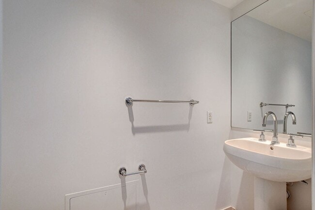 Building Photo - Turnberry Towers 2705W-City/Golf Course Views from this Stunning 1Bd/1.5Ba Residence