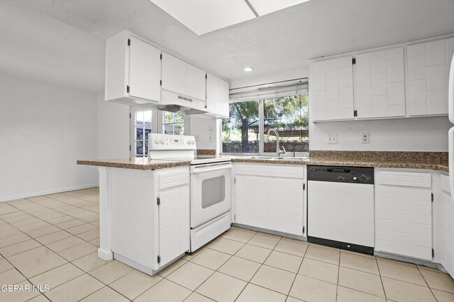 Building Photo - 244 Paso Noble Dr