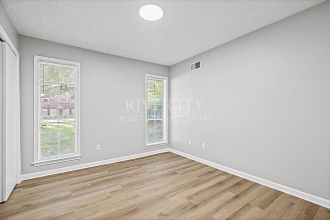 Building Photo - 895 Brownlee Rd