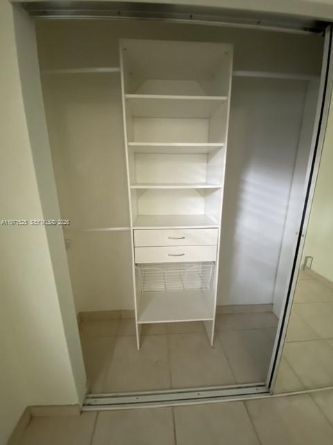 Building Photo - 2539 S Bayshore Dr